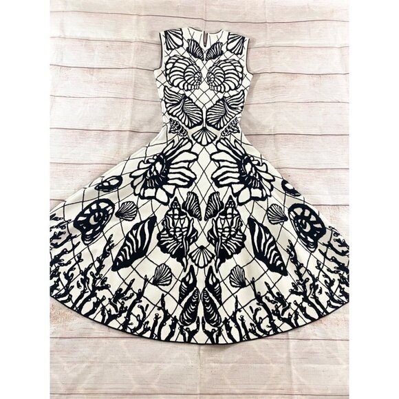 Alexander McQueen Womens Sleeveless Shell Jacqured Midi Dress - XS - Picture 15 of 16